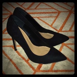 Pointed toe heels
